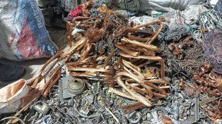 Robo de luminarias: la Municipalidad clausuró una chatarrería tras hallar cables y material eléctrico robado