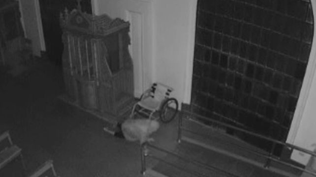 El delincuente rompió una ventana