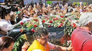 Sandro fue inhumado en Longchamps en medio de un multitudinario adi&oacute;s