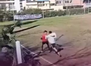 Un árbitro de una liga juvenil de Santa Fe fue agredido por jugadores y amenazado de muerte