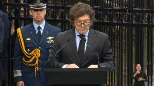 {alttext(El presidente Javier Milei y su hermana Karina Milei regresarán este domingo al país.,#EnVivo| Cadena Nacional por el 42° Aniversario del Día del Veterano y Caídos en la Guerra de Malvinas)}