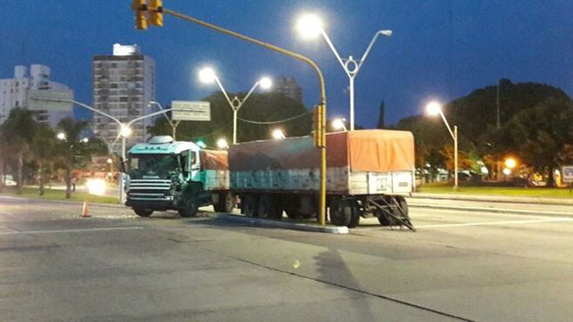Chocaron tres camiones y un auto en Alem y Belgrano