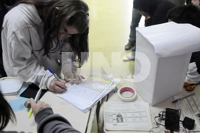 Arrancó en el país la votación que definirá los candidatos para octubre