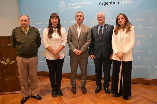El personal de la Agrupación de Ingenieros 601 junto a técnicos de la Municipalidad de Rosario ya iniciaron los trabajos topográficos en el barrio Tío Rolo.