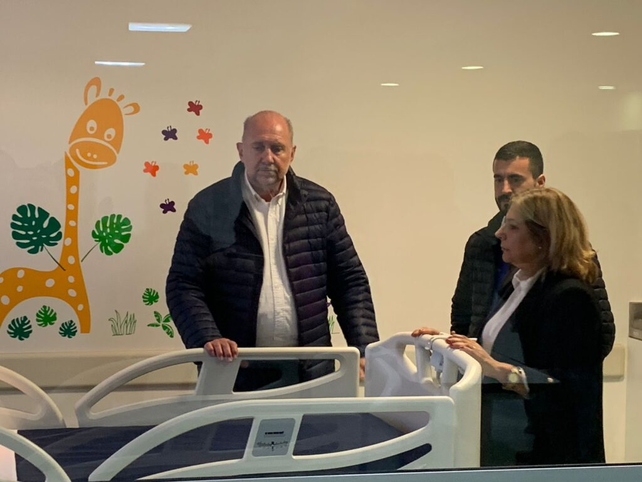 Perotti y Martorano recorrieron la nueva Terapia Intensiva Pediátrica del Hospital Gutiérrez de Venado Tuerto y visitó otras obras de la provincia en la ciudad.