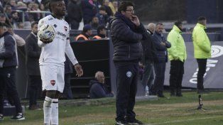 Alfredo Berti dirigió a Independiente Rivadavia ante Newells por la primera fecha.