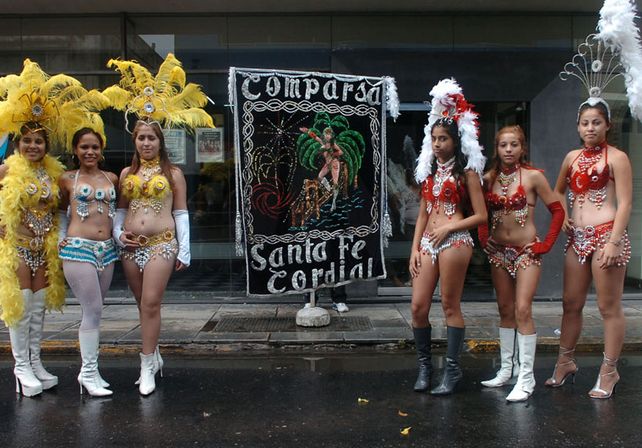 La comparsa Santa Fe Cordial festeja sus 40 años de trayectoria