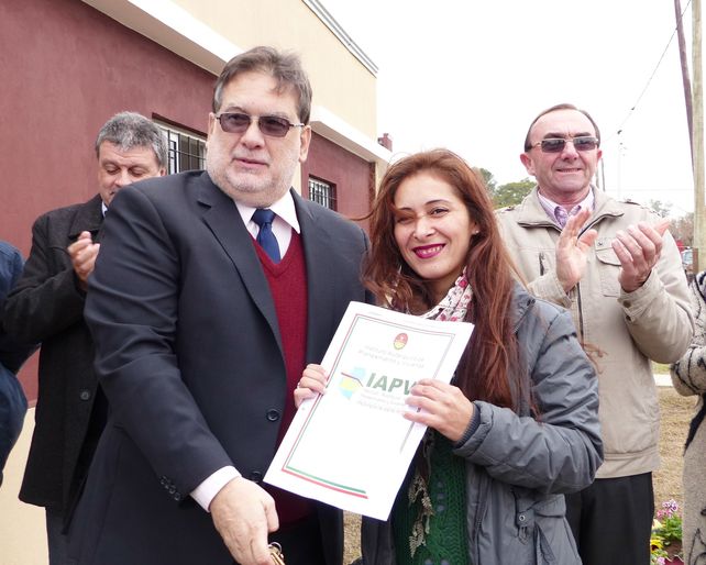 Entregaron cinco viviendas del IAPV en Conscripto Bernardi y gestionan 15 más