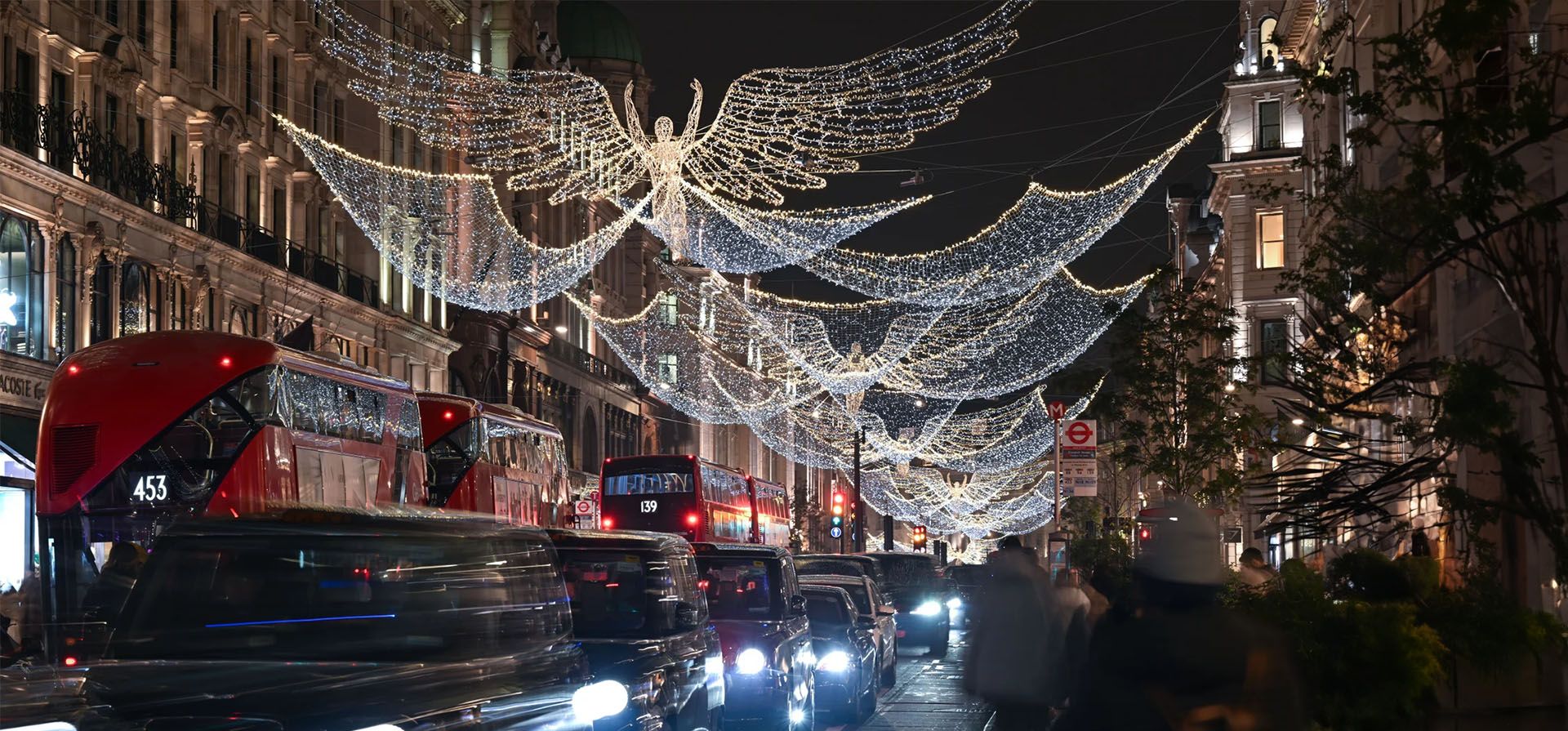 Las luces festivas de 'El espíritu de la Navidad' iluminan Regent Street y Carnaby Street, Londres, Reino Unido. Fotografía: Anadolu/Getty Images Las luces festivas de 'El espíritu de la Navidad' iluminan Regent Street y Carnaby Street, Londres, Reino Unido. Fotografía: Anadolu/Getty Images
