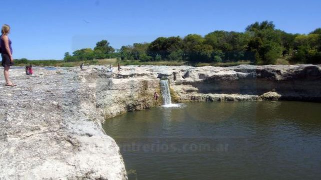 VIDEO: El salto Ander-Egg repleto por la crecida de arroyo La Ensenada