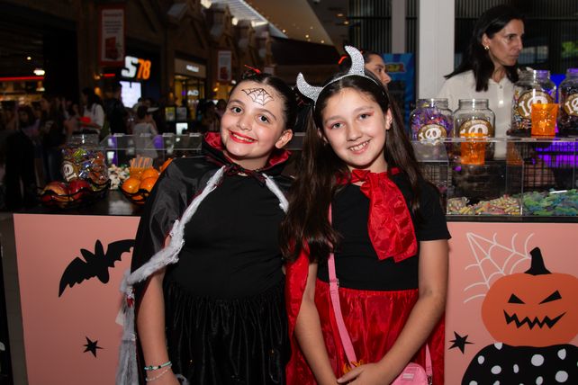 Micaela Caviglia y Emilia Barsola