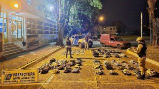 Personal de Prefectura incautó ropa de origen extranjero y una camioneta utilitaria.&nbsp;