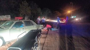 San José: se chocaron un poste de luz