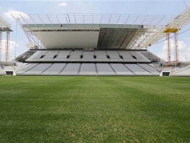 Valcke visitó el estadio de la inauguración del Mundial