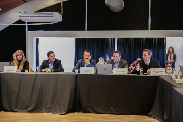 La sexta sesión del consejo directivo del ente de control de la vía navegable se realizó en Rosario.