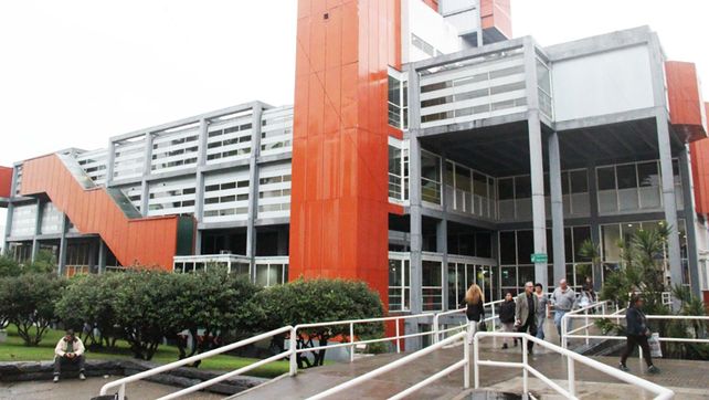Hospital Durand: paciente psiquiátrica desconectó respirador a un hombre y lo mató