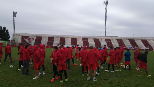 Entrenó bajo la lluvia.