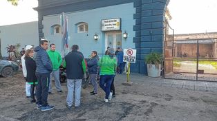 Los trabajadores se presentaron en la Comisaría Tercera para realizar una exposición dado que los despidos no fueron comunicados de modo formal mediante telegrama.