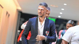 En River, Martín Demichelis está ante un mes de definiciones.