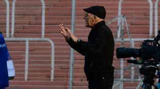 Migue Angel Russo tiene que definir el equipo para el viernes, pero ya avisó que habrá cambios.