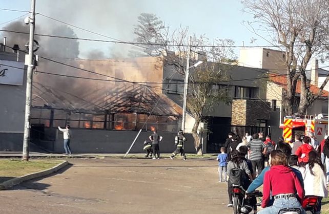 Imágenes del incendio en la costanera santafesina