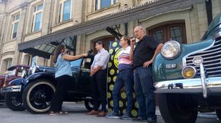 Los autos antiguos son un gran atractivo para grandes y chicos.