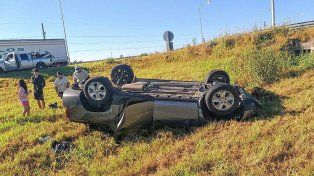 La camioneta volcó en zona de Estancia Grande, cerca de Concordia.