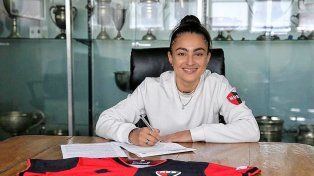 Milagros Rivas firmó su primer contrato profesional: Es un paso muy importante para mi carrera deportiva.