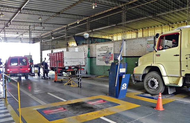 Foto. Archivo UNO Santa Fe. Técnica obligatoria. Mayor seguridad en los vehículos y reducir los accidentes son los objetivos de la revisión.