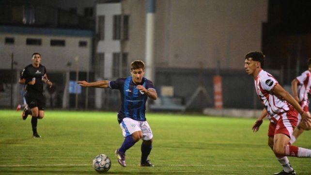 Atlético Paraná quedó muy complicado tras su visita al sur entrerriano.