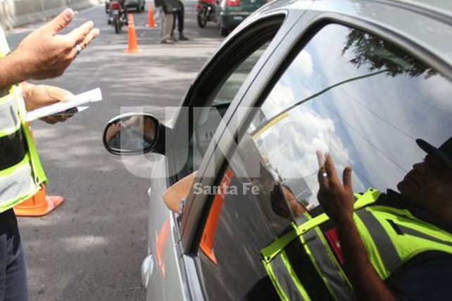 Sumario para tres municipales corruptos que “borraban” multas