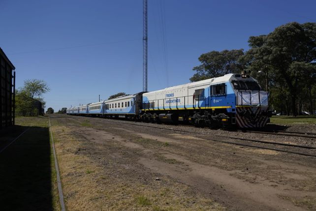 Una obra clave para el agro: el tren volvió a cruzar la laguna La Picasa después de cuatro años