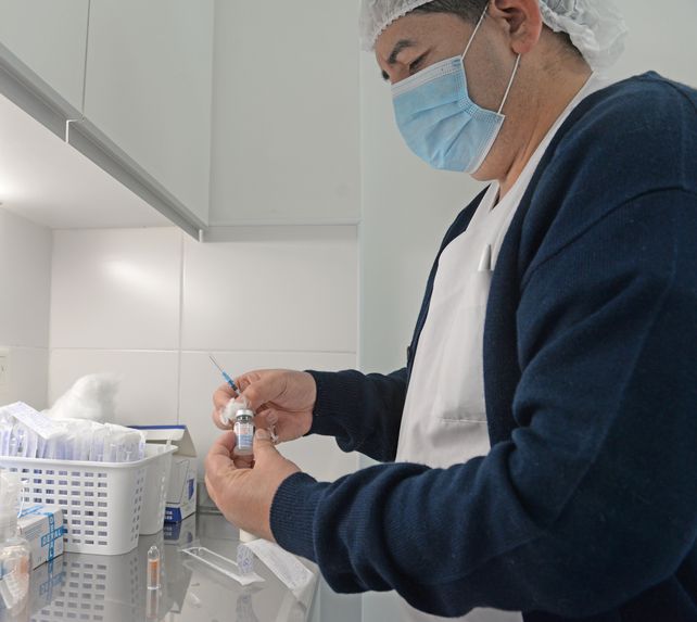 Aporte vital. La vacunación cumple un rol clave en este mejoramiento sanitario.