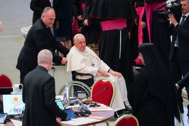 El Papa rechazó las batallas ideológicas en la Iglesia al abrir el Sínodo