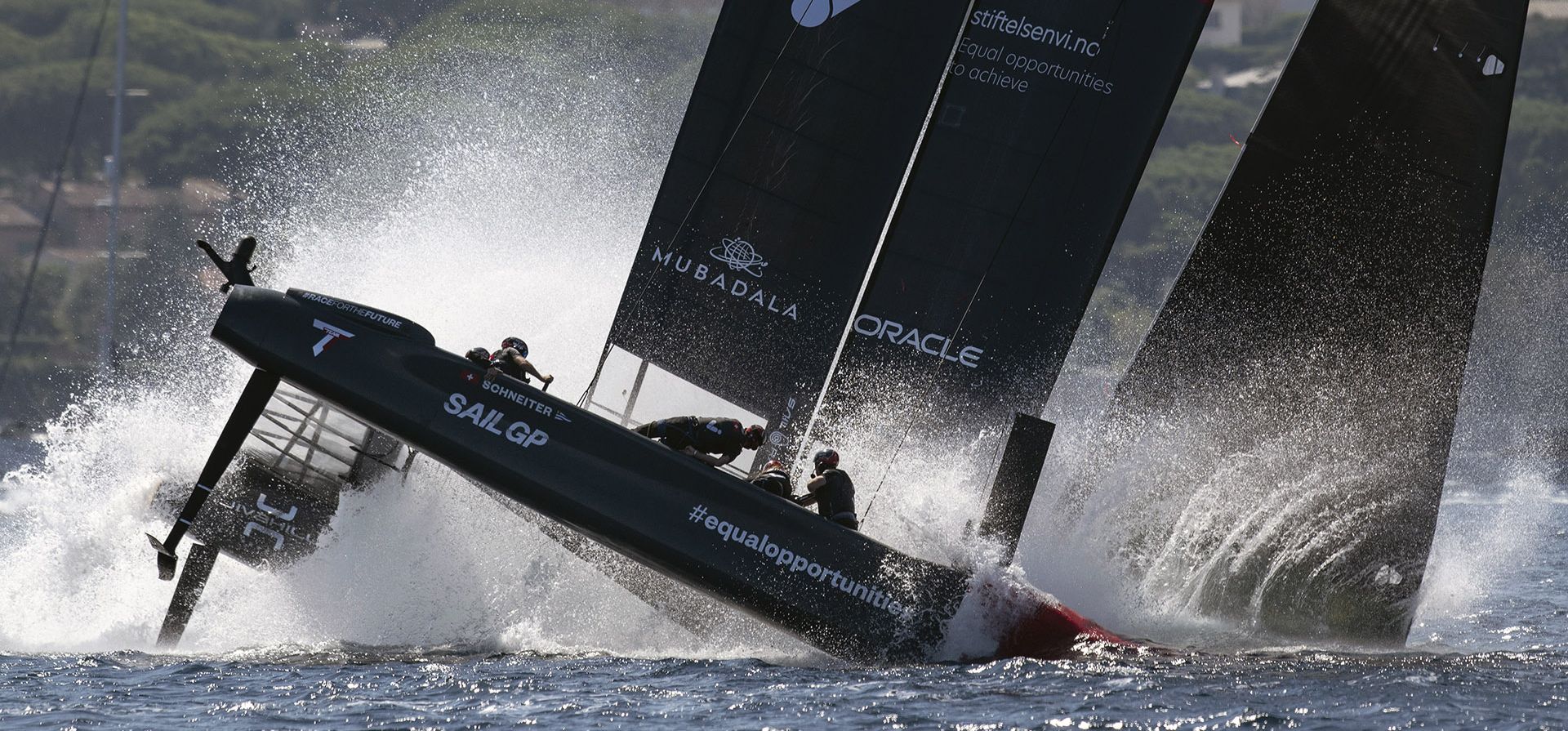 El equipo Suiza SailGP, dirigido por Sebastien Schneiter, cae en picada durante una sesión de práctica antes del Gran Premio de Vela de Francia en Saint-Tropez, Francia, el viernes 8 de septiembre de 2023. (Richard Pinto/SailGP vía AP) El equipo Suiza SailGP, dirigido por Sebastien Schneiter, cae en picada durante una sesión de práctica antes del Gran Premio de Vela de Francia en Saint-Tropez, Francia, el viernes 8 de septiembre de 2023. (Richard Pinto/SailGP vía AP)