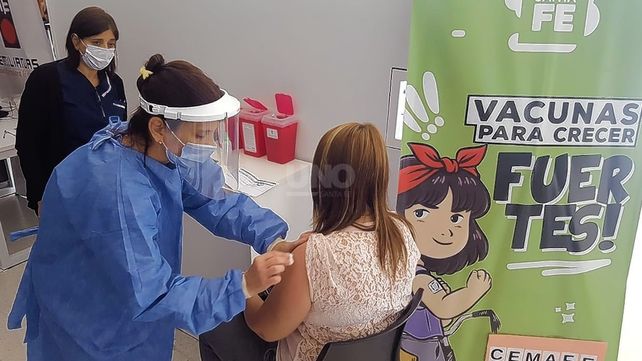 Vacunación de agentes de salud en el Cemafé