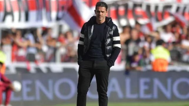 Fernando Gago no tuvo muñeca para salir airoso del Monumental y se quedó sin su cargo como DT de Boca.