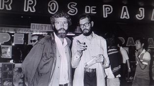 Gabetta y Cortázar, a la salida de un cine en Buenos Aires, en diciembre de 1983