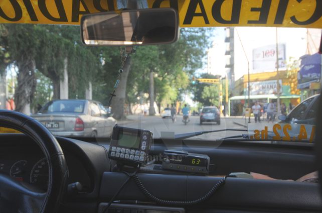 Convocan a interesados en ingresar en el Registro de Choferes de Taxis