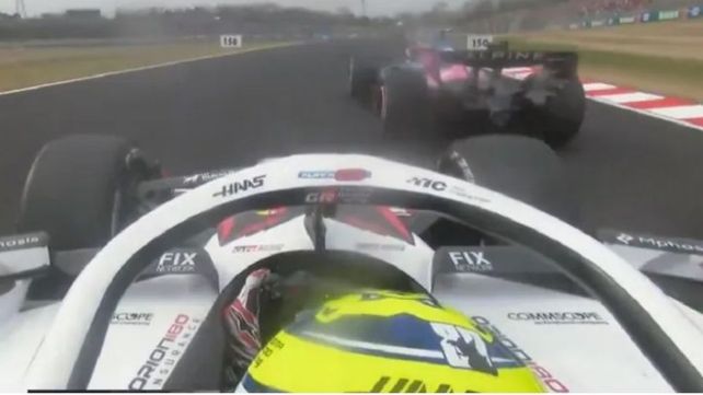 Oliver Bearman intenta una superación a Franco Colapinto en un lugar imposible de Suzuka y a una diferencia de velocidad inaceptable en la Fórmula 1.