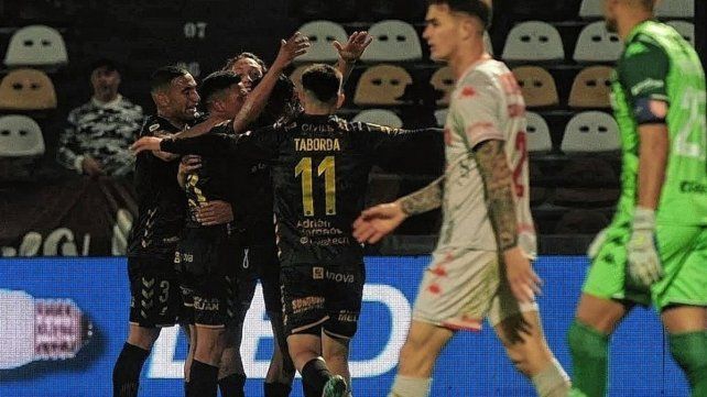 Platense lleva dos victorias y un empate en los últimos tres partidos ante Unión en el historial. Platense lleva dos victorias y un empate en los últimos tres partidos ante Unión en el historial.