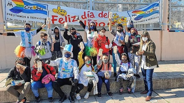 Por el mes del los niños mutual CreSer entrega juguetes en ocho escuelas&nbsp;