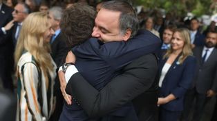 El presidente Javier Milei, dispuesto a sostener a Manuel Adorni a pesar de todas las acusaciones contra el jefe de Gabinete.&nbsp;