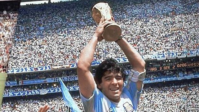 Diego Armando Maradona tocó el cielo con las manos en México 1986.