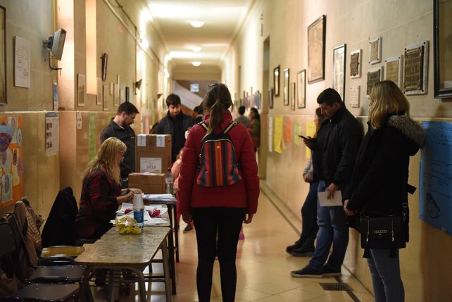 Cerró la votación y a partir de las 21 se esperan los primeros resultados