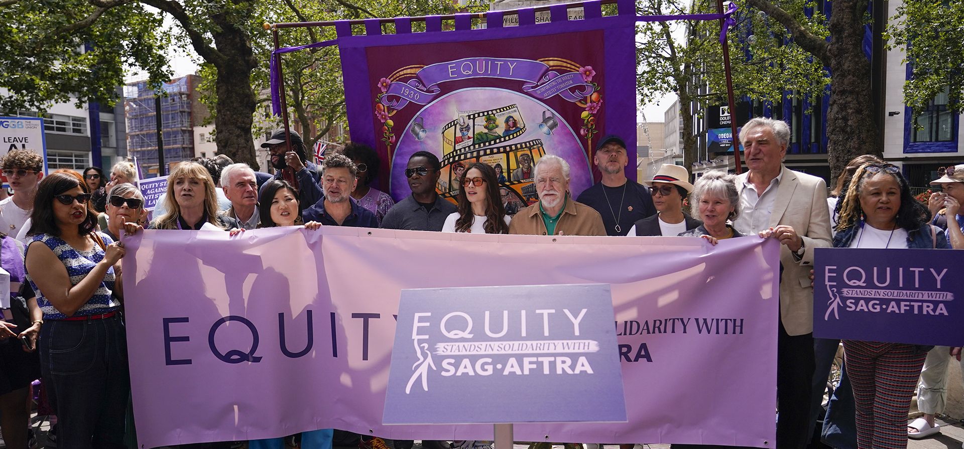 Actores participan en una manifestación del sindicato de actores del Reino Unido Equity, en apoyo de la huelga SAG-AFTRA el viernes 21 de julio de 2023 en Londres. (Alberto Pezzali/Invisión/AP) Actores participan en una manifestación del sindicato de actores del Reino Unido Equity, en apoyo de la huelga SAG-AFTRA el viernes 21 de julio de 2023 en Londres. (Alberto Pezzali/Invisión/AP)