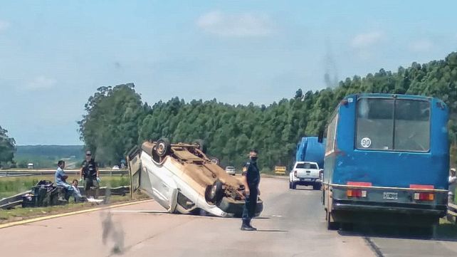 Despiste y vuelco sobre la Autovía 14