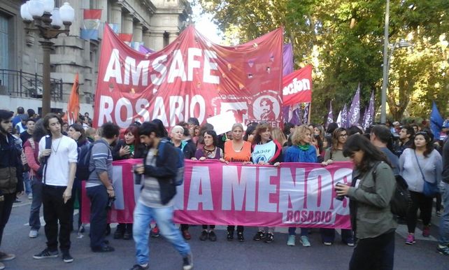 Ni una menos. La manifestación marchó de plaza San Martín a Tribunales.