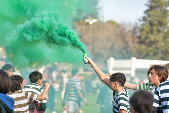 Humo verde y marea verde en Cuatro Hectáreas. Jockey accedió a la final del Regional del Litoral.