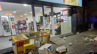 Detuvieron a tres personas que destrozaron un drugstore en bulevar Gálvez y San Luis